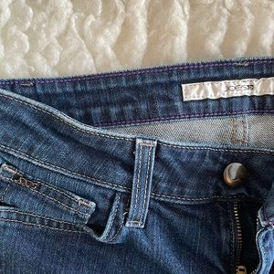 Joe’s straight leg mid rise jeans in dark denim. Size 25